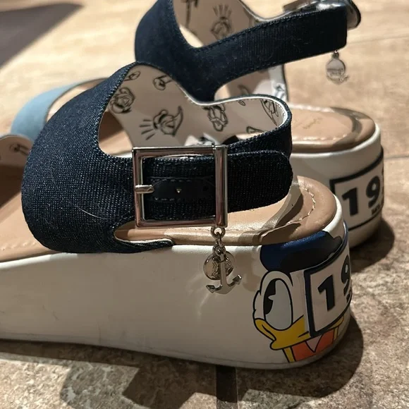 Spring Donald Duck sandals - Picture 6 of 9